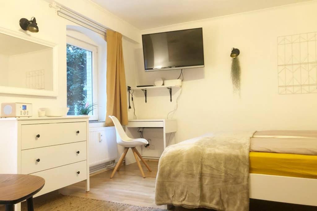Gemuetliche Sanierte 1 Zimmer Wohnung Mit Privatem Parkplatz Im Zentrum Kiel Exterior foto