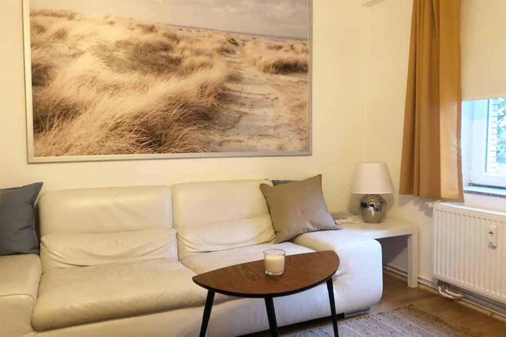 Gemuetliche Sanierte 1 Zimmer Wohnung Mit Privatem Parkplatz Im Zentrum Kiel Exterior foto