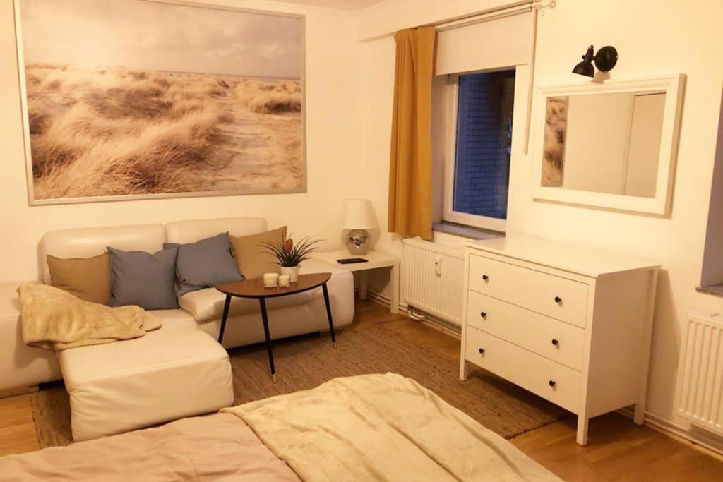 Gemuetliche Sanierte 1 Zimmer Wohnung Mit Privatem Parkplatz Im Zentrum Kiel Exterior foto