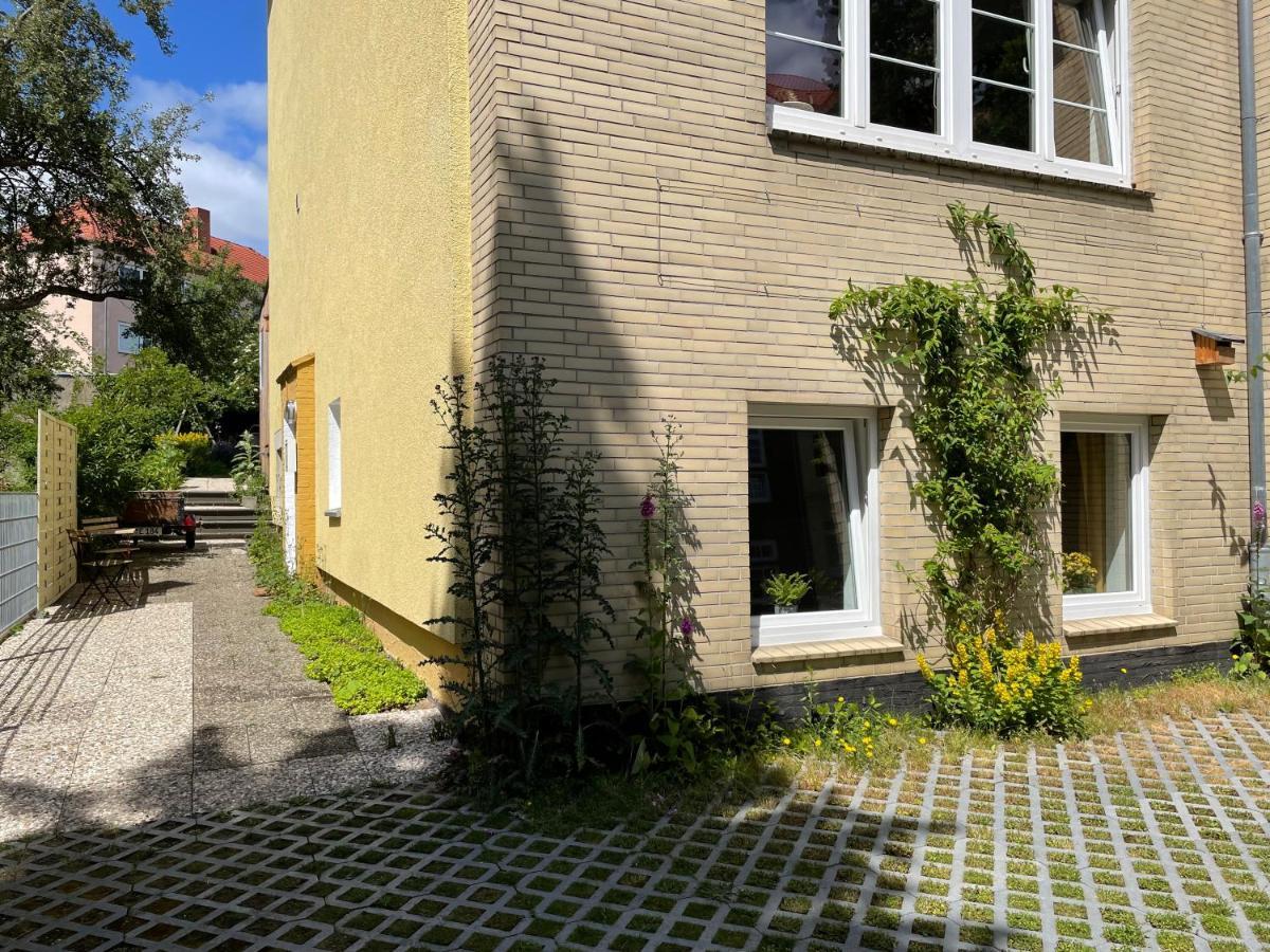 Gemuetliche Sanierte 1 Zimmer Wohnung Mit Privatem Parkplatz Im Zentrum Kiel Exterior foto